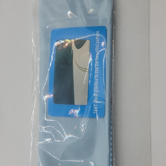 Black framed sunglasses with reflective lenses. - Picture 4 of 6